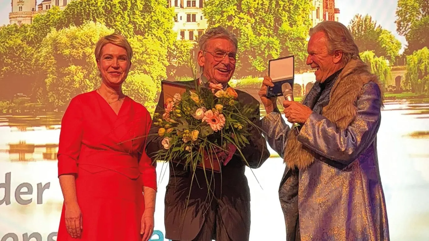 Peter Hick erhält Landesverdienstorden